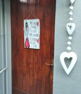 Greater Johannesburg Metropolitan Area Apartment | Guest Suite in Roodepoort with private access