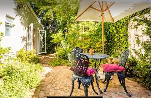 Constantia House | Guest suite - Leafy Constantia Guest House