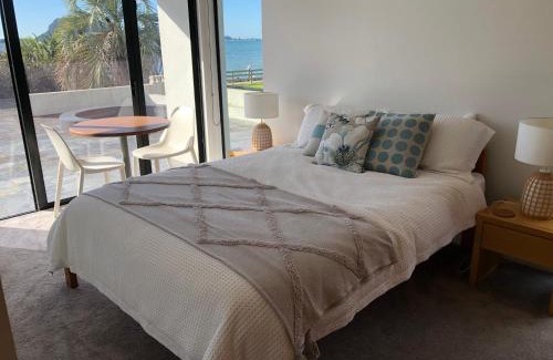 Tauranga House | Guest Suite with Sea Views and Thermally Heated Hot Tub
