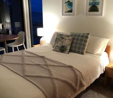 Tauranga House | Guest Suite with Sea Views and Thermally Heated Hot Tub