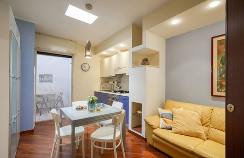 Municipio 2 Apartment | GuestHost - De Napoli EV Guest House