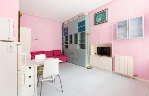 Isola Apartment | GuestHost - Isola Cosy Pink Studio Apt