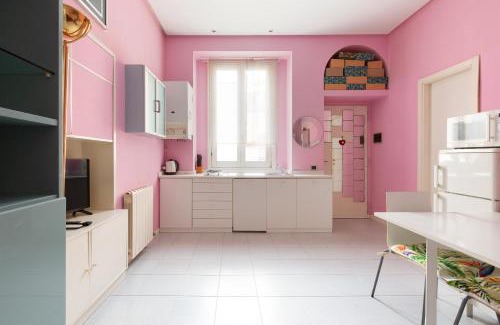 Isola Apartment | GuestHost - Isola Cosy Pink Studio Apt