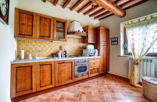 Castiglione del Lago Apartment | GuestHost - Il Glicine, apt with garden and pool