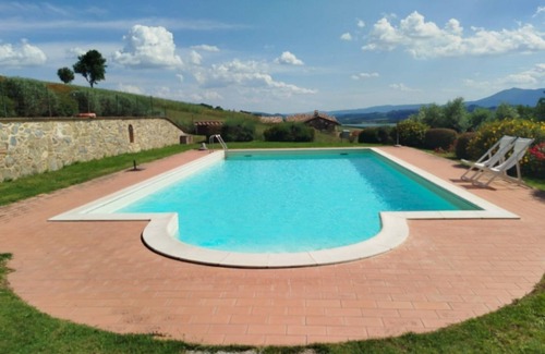 Castiglione del Lago Apartment | GuestHost - Il Glicine, apt with garden and pool