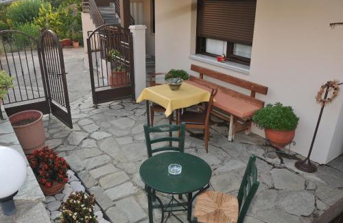 Kastraki House | GUESTHOUSE BLOUTSOS ROOMS