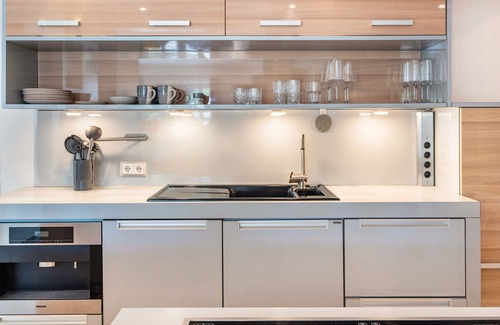Bergedorf House | Guesthouse 'Dream House' with Private Terrace, Wi-Fi, and Air Conditioning