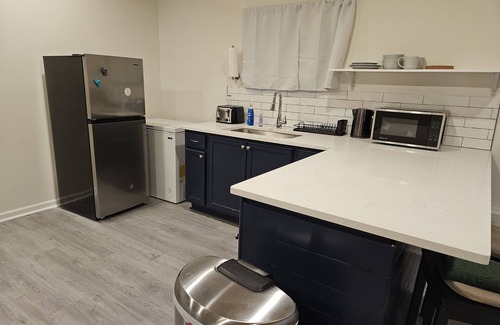 Briarcliff Heights Apartment | Guesthouse in Atlanta, close to CDC, Emory, and Atlanta attractions