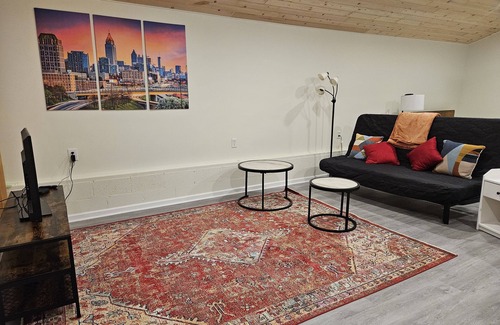 Briarcliff Heights Apartment | Guesthouse in Atlanta, close to CDC, Emory, and Atlanta attractions