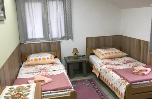 Banatski Karlovac House | Guesthouse Rebel
