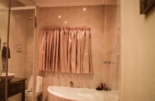 Hartbeespoort House | Guesthouse Serenity