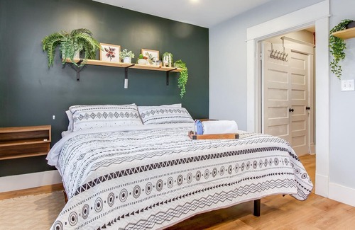 Beechmont House | Guesthouse w/ fast wifi and RV Parking