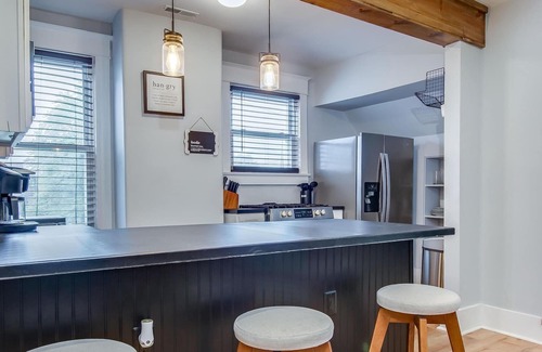 Beechmont House | Guesthouse w/ fast wifi and RV Parking