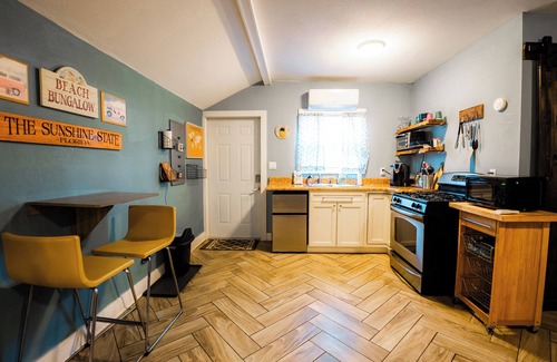 St. Petersburg - Clearwater House | Guesthouse with jacuzzi & pool access in St. Petersburg, Near Downtown & Beaches