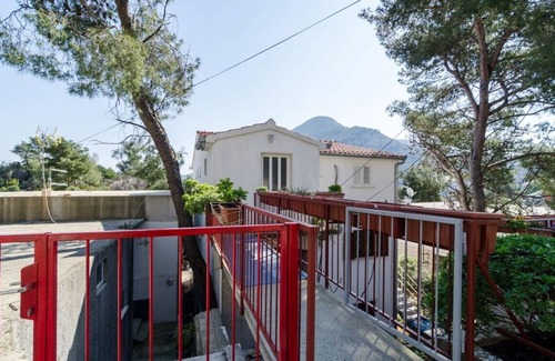 Sobra Apartment | #GUESTHOUSESOBRA Room with Balcony&Sea View, private ext. bathroom S5