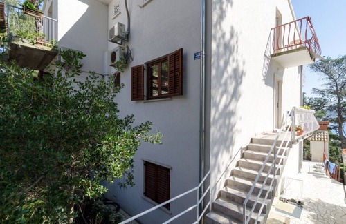 Sobra Apartment | #GUESTHOUSESOBRA Room with Balcony&Sea View, private ext. bathroom S5