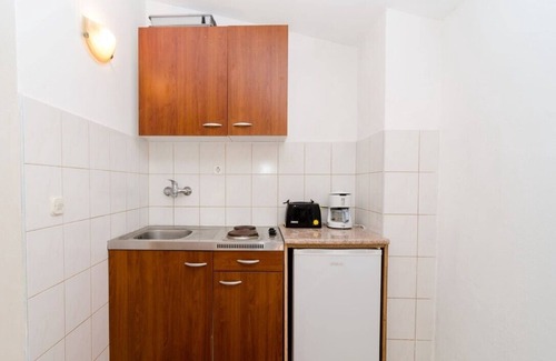 Sobra Apartment | #GUESTHOUSESOBRA Studio with balcony and sea view