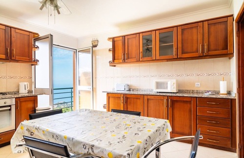 Canhas House | GuestReady - Amazing home with a stunning view