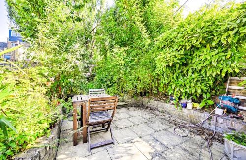 Brondesbury Apartment | GuestReady – Bright 2BR Near West Hampstead