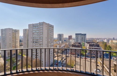 Bobigny Apartment | GuestReady - Bright Escape with City Views