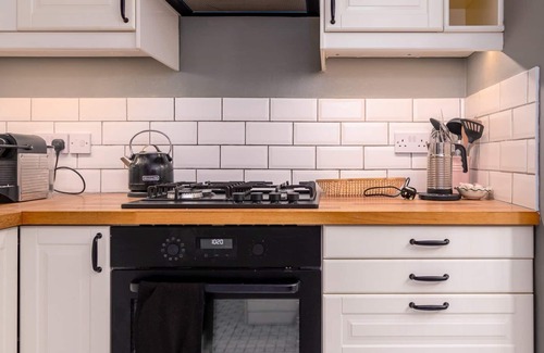 West Norwood Apartment | GuestReady - Calming Green near the Norwood Park