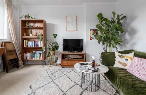 West Norwood Apartment | GuestReady - Calming Green near the Norwood Park