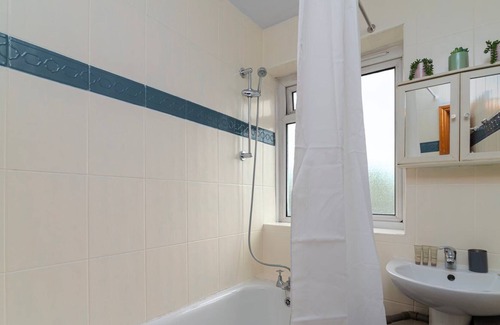 Highbury Apartment | GuestReady - Charming 1BR Highbury Flat with Balcony