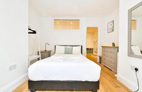 Southfield Apartment | GuestReady - Contemporary home in Chiswick