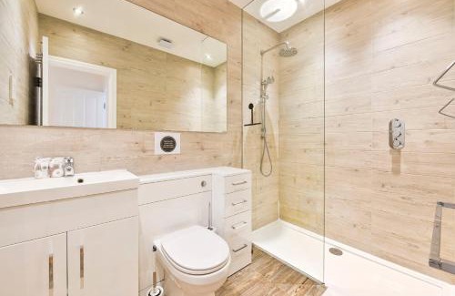 Southfield Apartment | GuestReady - Contemporary home in Chiswick