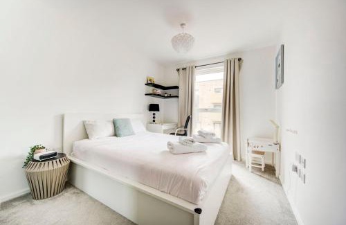 Hounslow Central Apartment | GuestReady - Cosmopolitan Living in Hounslow