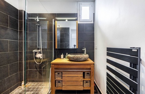 Parchamp–Albert Kahn Apartment | GuestReady - Modern Comfort near Paris
