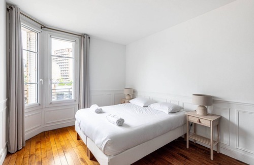 Parchamp–Albert Kahn Apartment | GuestReady - Modern Comfort near Paris