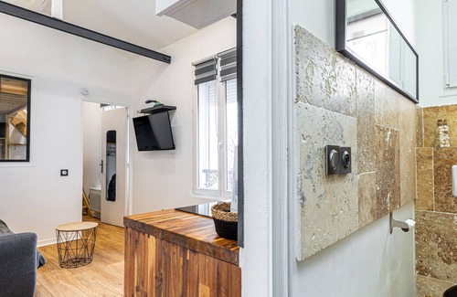 Le Pre-Saint-Gervais Apartment | GuestReady - Colored tiles in Pré-Saint-Gervais