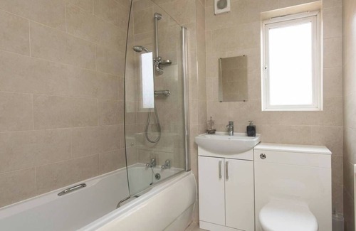 Chorlton-on-Medlock Apartment | GuestReady - Top Floor Apt 2min walk to O2 Apollo
