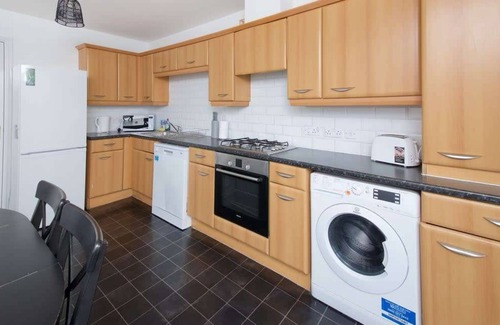Chorlton-on-Medlock Other | GuestReady - A white sensation in Ardwick
