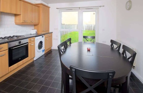 Chorlton-on-Medlock Other | GuestReady - A white sensation in Ardwick