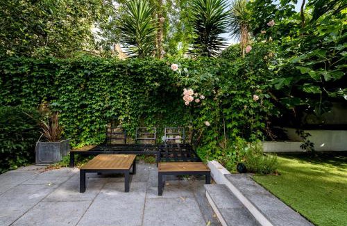 Notting Hill Apartment | GuestReady- Hidden gem in Notting Hill with garden