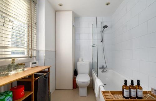 Notting Hill Apartment | GuestReady- Hidden gem in Notting Hill with garden