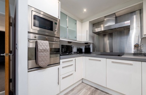 Custom House Apartment | GuestReady - Lovely home in London