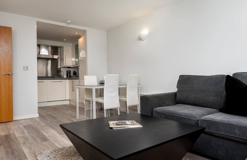 Custom House Apartment | GuestReady - Lovely home in London