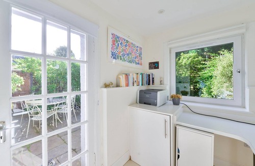 Bruntsfield Apartment | GuestReady - Lovely & Overlooking Edinburgh Castle