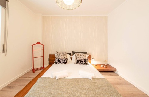 Lombos Apartment | GuestReady - Minimalist Downtown Apt with Terrace