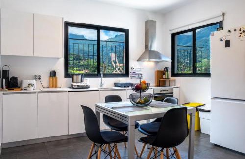 Sao Vicente House | GuestReady - Panoramic Mountain Escape