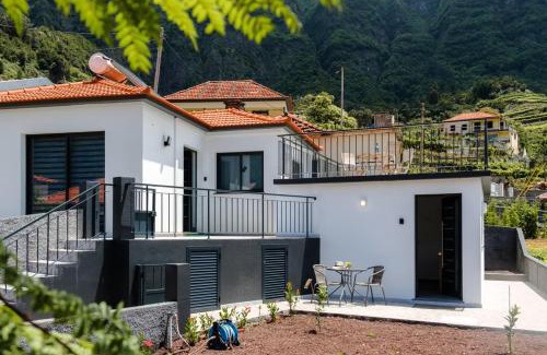 Sao Vicente House | GuestReady - Panoramic Mountain Escape
