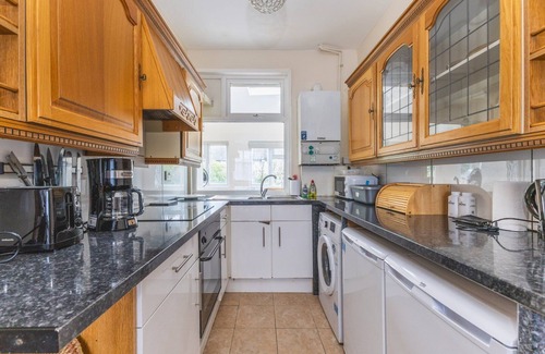 Finchley House | GuestReady - Relaxing Finchley retreat with garden