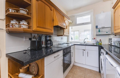 Finchley House | GuestReady - Relaxing Finchley retreat with garden