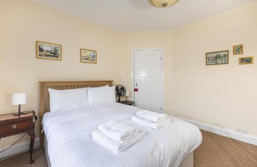 Finchley House | GuestReady - Relaxing Finchley retreat with garden