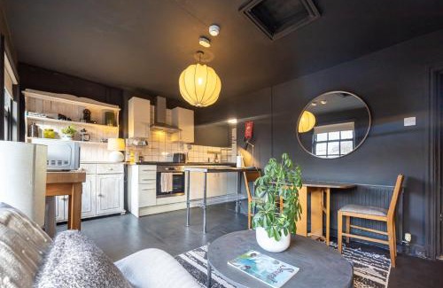 Northern Quarter Apartment | GuestReady - Rose and Monkey Hotel