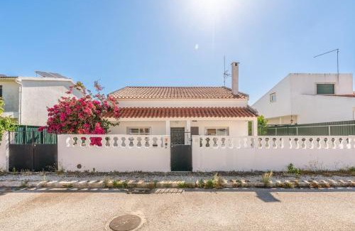 Charneca de Caparica e Sobreda House | GuestReady - Serene Escape Close to Aroeira Beach