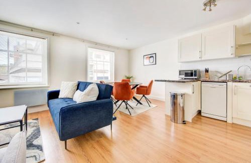 Hammersmith Apartment | GuestReady - Sleek Serenity in Hammersmith
